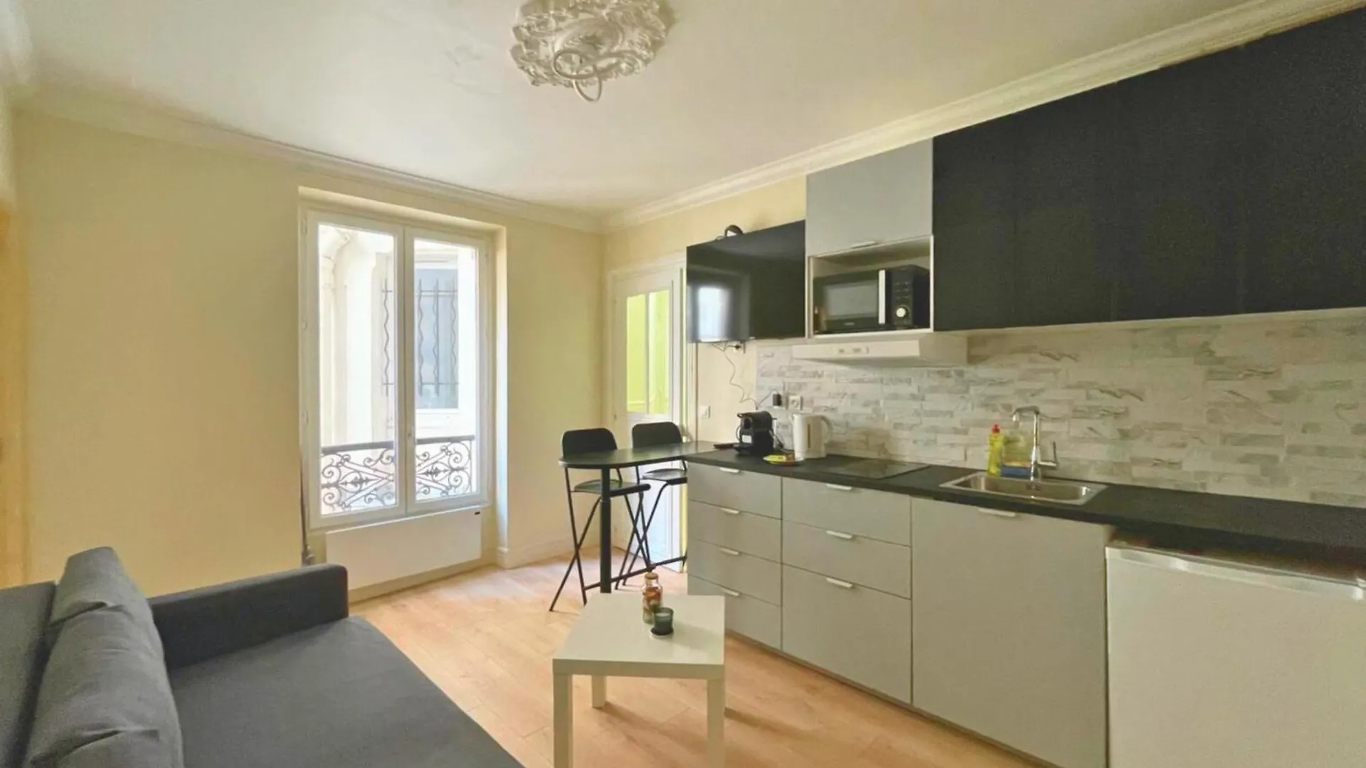Lit Double Et Salon Avec Canape-lit A 10 Minutes Des Champs Elysees Homestay szállás *