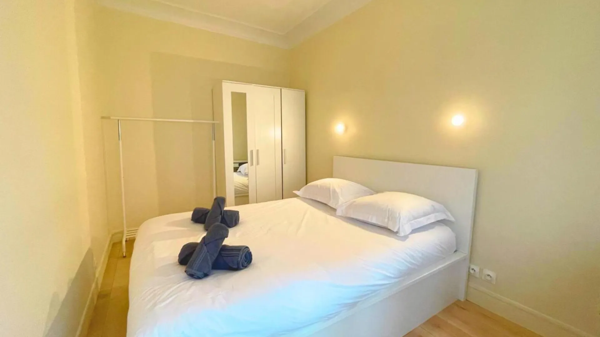 Lit Double Et Salon Avec Canape-lit A 10 Minutes Des Champs Elysees Habitación en casa particular *